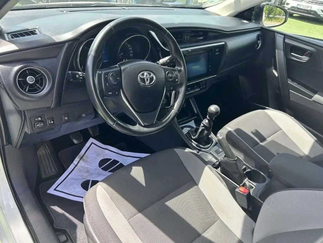 Toyota Auris II Touring Sports