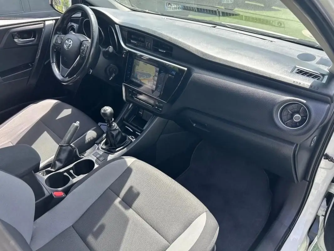 Toyota Auris II Touring Sports