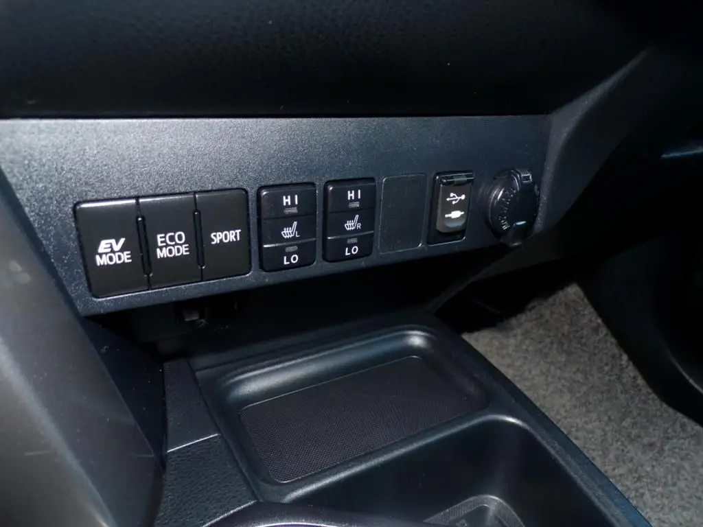 TOYOTA RAV 4 IV
